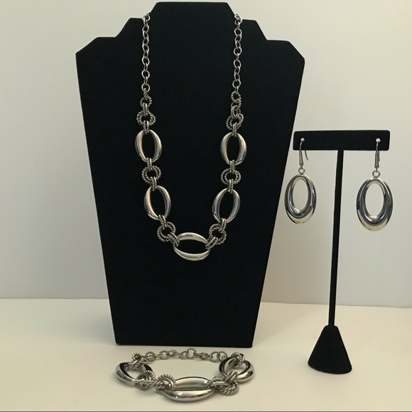 Stainless steel necklace and accessories. - Picture 3 of 8